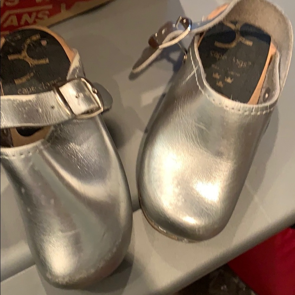 Clogs